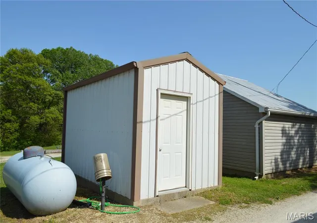 Photo 5 of Single Family Residence at 3 Green Valley Ln, Hermann, MO 65041 | MLS# MIS25028018 | | Sold on 2025-06-23