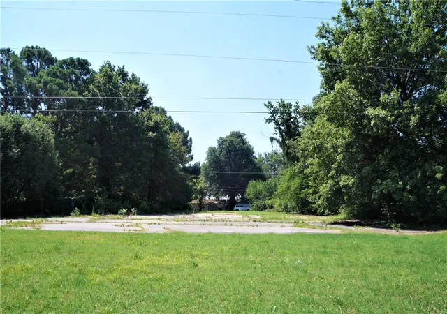 Single Family Residence at 7106 Florence Pl, Saint Louis, MO 63136 | MLS# MIS25028023 | | Sold on 2025-06-13