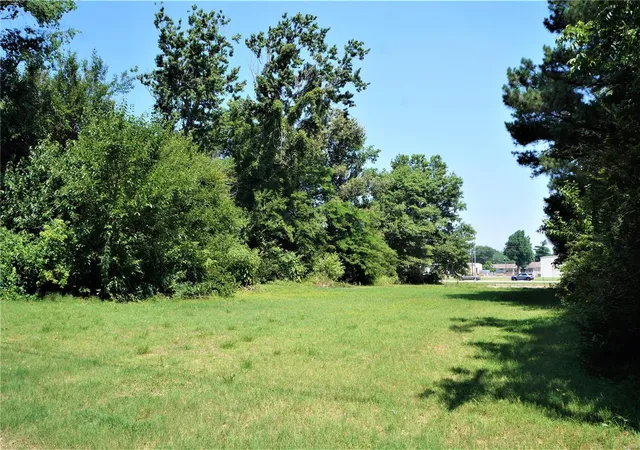 Photo 2 of Single Family Residence at 7106 Florence Pl, Saint Louis, MO 63136 | MLS# MIS25028023 | | Sold on 2025-06-13