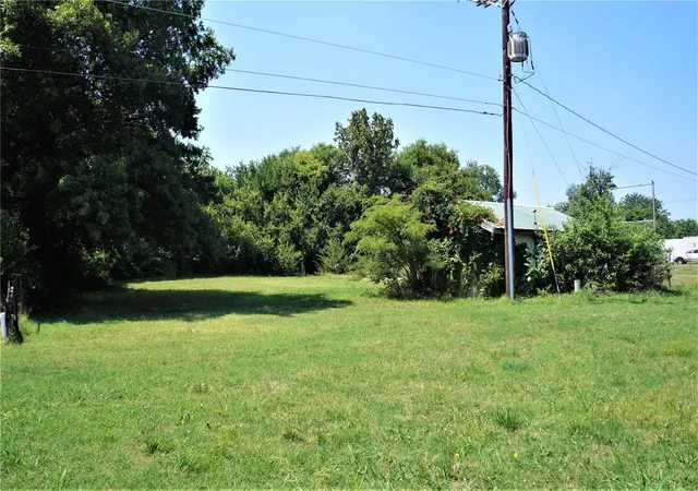 Photo 3 of Single Family Residence at 7106 Florence Pl, Saint Louis, MO 63136 | MLS# MIS25028023 | | Sold on 2025-06-13