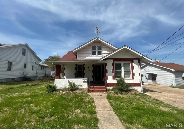 Single Family Residence at 339 Midridge Dr, Saint Louis, MO 63137 | MLS# MIS25028039 | | Sold on 2025-11-26