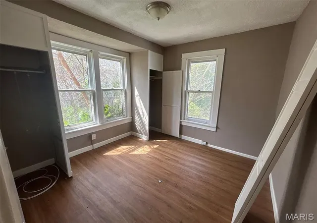 Photo 4 of Single Family Residence at 339 Midridge Dr, Saint Louis, MO 63137 | MLS# MIS25028039 | | Sold on 2025-11-26