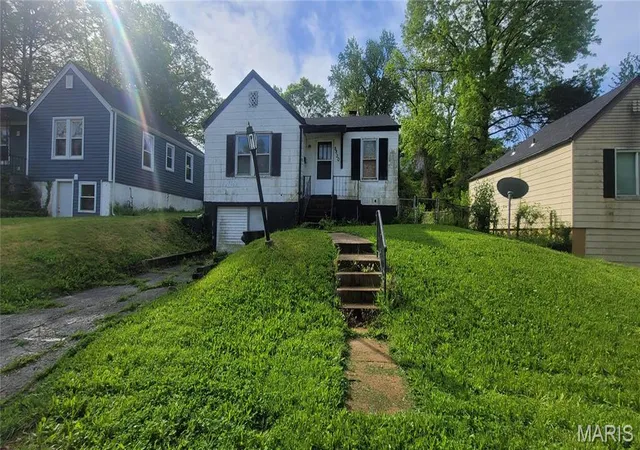 Single Family Residence at 8820 Eichler Pl, Saint Louis, MO 63136 | MLS# MIS25028062 | | Sold on 2025-10-24