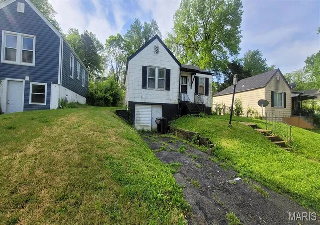 Photo 2 of Single Family Residence at 8820 Eichler Pl, Saint Louis, MO 63136 | MLS# MIS25028062 | | Sold on 2025-10-24