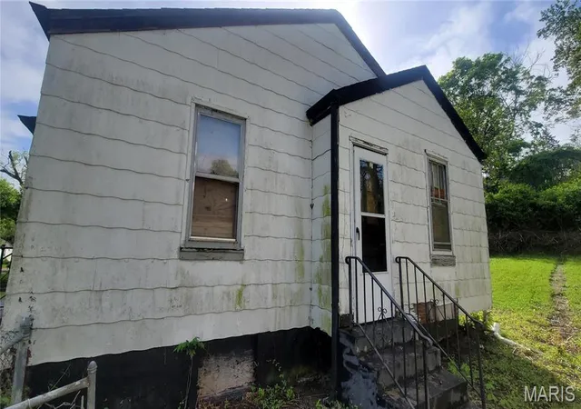 Photo 3 of Single Family Residence at 8820 Eichler Pl, Saint Louis, MO 63136 | MLS# MIS25028062 | | Sold on 2025-10-24