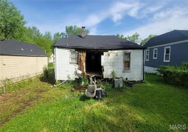 Photo 4 of Single Family Residence at 8820 Eichler Pl, Saint Louis, MO 63136 | MLS# MIS25028062 | | Sold on 2025-10-24