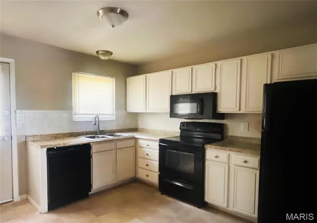 Photo 4 of Multi Family at 5114 Heege Rd, Saint Louis, MO 63123 | MLS# MIS25028073 | | Sold on 2025-06-10