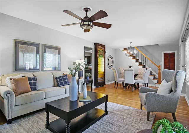 Photo 2 of Single Family Residence at 126 Manlyn Dr, Saint Louis, MO 63122 | MLS# MIS25028132 | | Sold on 2025-09-22