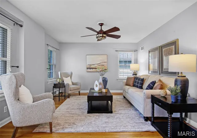 Photo 3 of Single Family Residence at 126 Manlyn Dr, Saint Louis, MO 63122 | MLS# MIS25028132 | | Sold on 2025-09-22