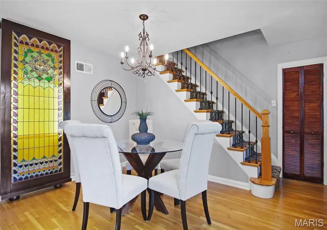 Photo 4 of Single Family Residence at 126 Manlyn Dr, Saint Louis, MO 63122 | MLS# MIS25028132 | | Sold on 2025-09-22