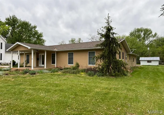 Photo 2 of Single Family Residence at 739 N Main St, Monroe City, MO 63456 | MLS# MIS25028137 | | Sold on 2025-05-30