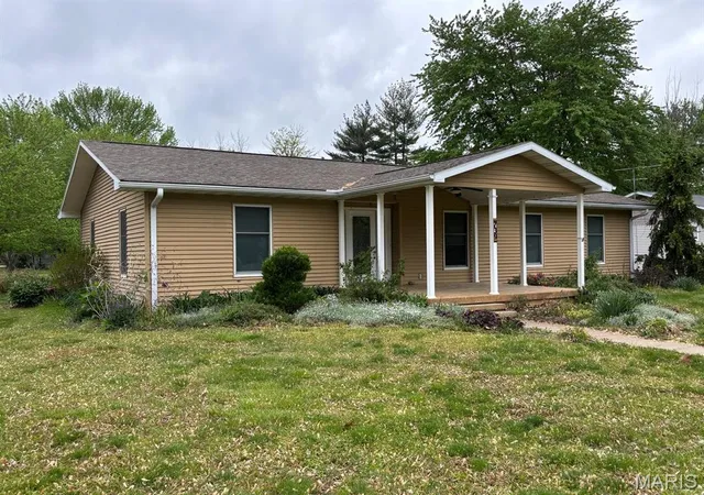 Photo 3 of Single Family Residence at 739 N Main St, Monroe City, MO 63456 | MLS# MIS25028137 | | Sold on 2025-05-30