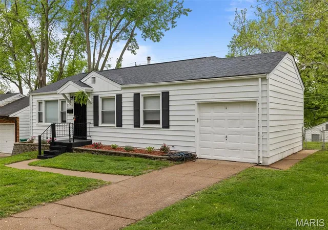 Photo 1 of Single Family Residence at 1325 Odessa Dr, Saint Louis, MO 63137 | MLS# MIS25028159 | | Sold on 2025-05-30