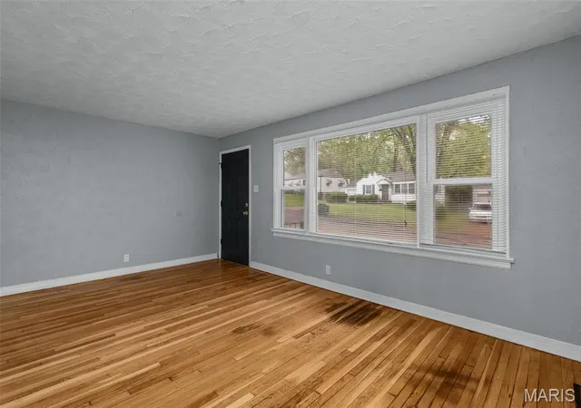 Photo 4 of Single Family Residence at 1325 Odessa Dr, Saint Louis, MO 63137 | MLS# MIS25028159 | | Sold on 2025-05-30
