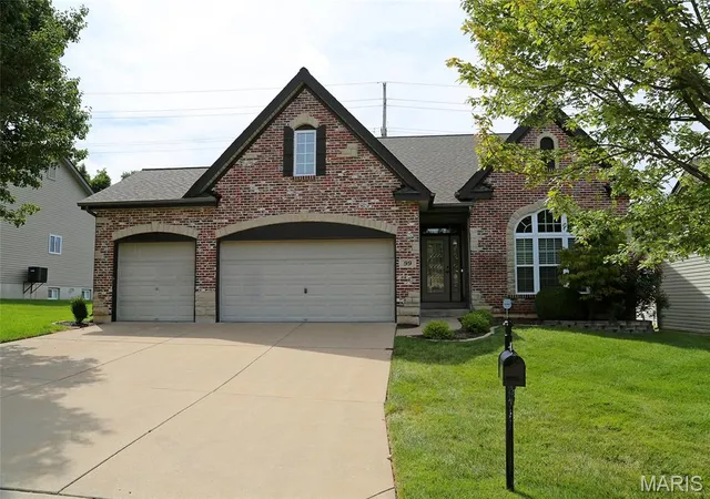 Villa at 99 Long And Winding Rd Rd, Saint Peters, MO 63376 | MLS# MIS25028214 | | Sold on 2025-11-05