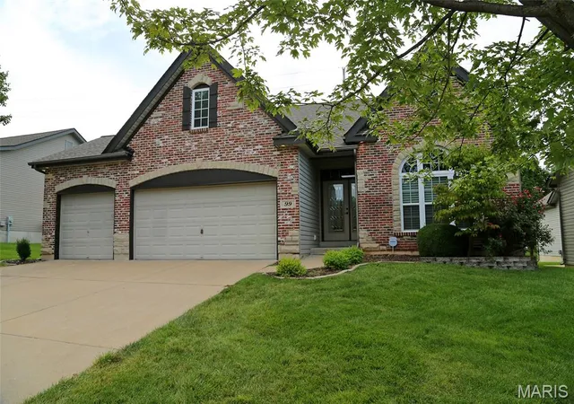 Photo 2 of Villa at 99 Long And Winding Rd Rd, Saint Peters, MO 63376 | MLS# MIS25028214 | | Sold on 2025-11-05