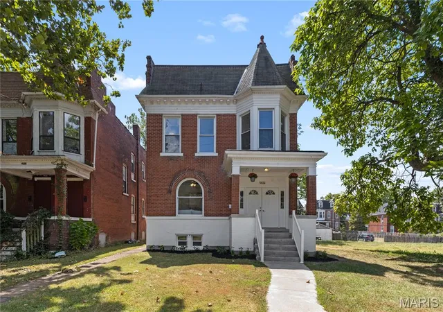 Single Family Residence at 5614 Etzel Ave, Saint Louis, MO 63112 | MLS# MIS25028223 | | Sold on 2025-12-04