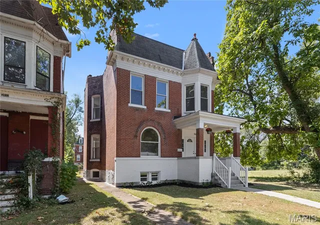 Photo 1 of Single Family Residence at 5614 Etzel Ave, Saint Louis, MO 63112 | MLS# MIS25028223 | | Sold on 2025-12-04