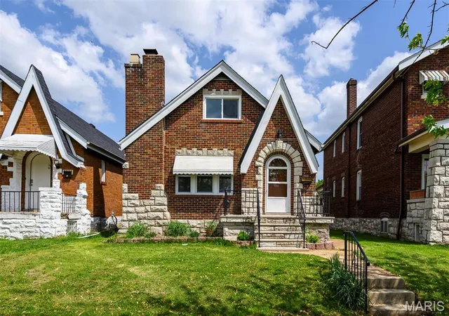 Photo 1 of Single Family Residence at 3908 Gustine Ave, Saint Louis, MO 63116 | MLS# MIS25028332 |  | Sold on 2025-09-18