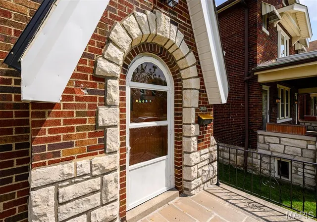 Photo 4 of Single Family Residence at 3908 Gustine Ave, Saint Louis, MO 63116 | MLS# MIS25028332 |  | Sold on 2025-09-18