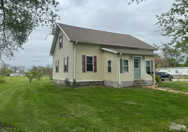 Photo 2 of Single Family Residence at 269 Garfield St, Kahoka, MO 63445 | MLS# MIS25028339 | | Sold on 2025-06-30