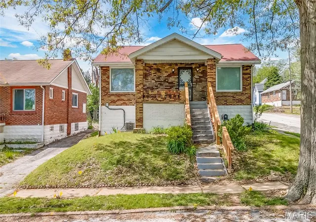 Single Family Residence at 8132 John Pl, Saint Louis, MO 63114 | MLS# MIS25028385 | | Sold on 2025-06-04