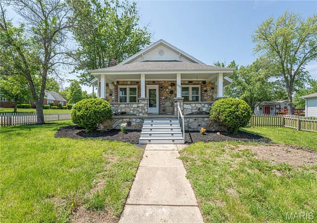 Photo 1 of Single Family Residence at 523 S Washington St, Paris, MO 65275 | MLS# MIS25028480 | | Sold on 2025-08-15