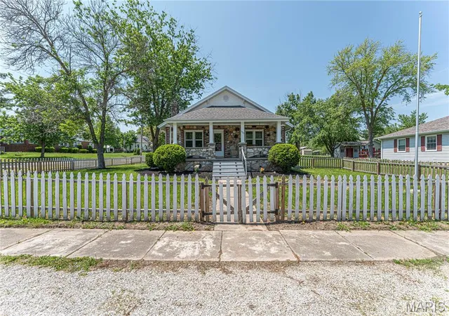 Photo 2 of Single Family Residence at 523 S Washington St, Paris, MO 65275 | MLS# MIS25028480 | | Sold on 2025-08-15