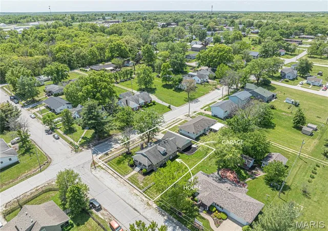Photo 5 of Single Family Residence at 523 S Washington St, Paris, MO 65275 | MLS# MIS25028480 | | Sold on 2025-08-15