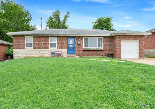 Single Family Residence at 1705 Meredith Dr, Saint Louis, MO 63125 | MLS# MIS25028577 | | Sold on 2025-06-12