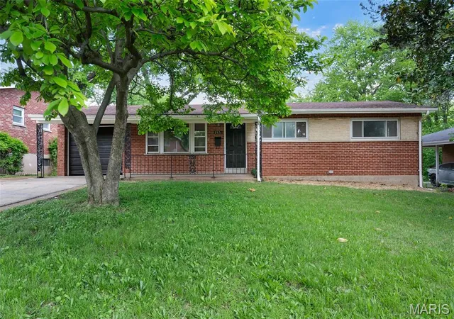 Single Family Residence at 7521 Bermuda Ct, Saint Louis, MO 63121 | MLS# MIS25028684 | | Sold on 2025-06-30