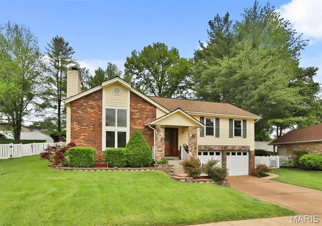 Photo 1 of Single Family Residence at 217 Golden Valley Dr, Saint Louis, MO 63129 | MLS# MIS25028705 | | Sold on 2025-06-13