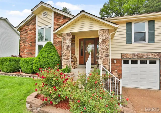 Photo 3 of Single Family Residence at 217 Golden Valley Dr, Saint Louis, MO 63129 | MLS# MIS25028705 | | Sold on 2025-06-13