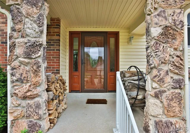 Photo 4 of Single Family Residence at 217 Golden Valley Dr, Saint Louis, MO 63129 | MLS# MIS25028705 | | Sold on 2025-06-13
