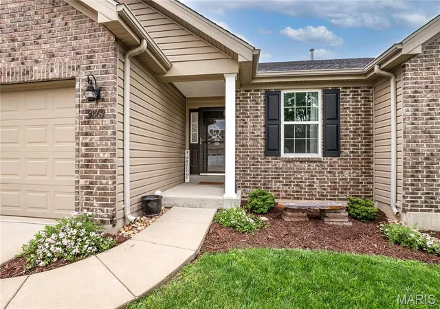 Photo 2 of Single Family Residence at 9869 Vicksburg Siege Ct, Saint Louis, MO 63123 | MLS# MIS25028714 |  | Sold on 2025-06-06