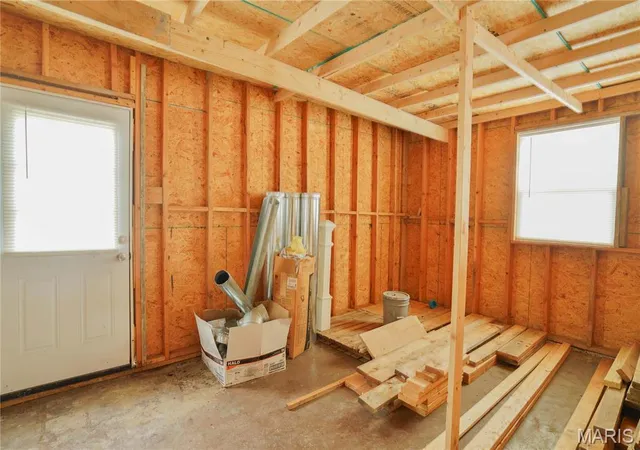 Photo 4 of Single Family Residence at 239 Dammert Ave, Saint Louis, MO 63125 | MLS# MIS25028842 |  | Sold on 2025-06-24