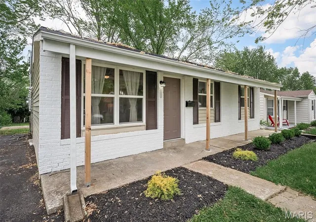 Photo 3 of Single Family Residence at 10544 Castle Dr, Saint Louis, MO 63136 | MLS# MIS25028844 | | Sold on 2025-08-01
