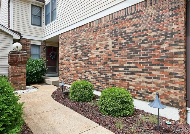 Photo 2 of Condominium at 13709 La Conte Ct, Saint Louis, MO 63128 | MLS# MIS25029040 |  | Sold on 2025-10-21