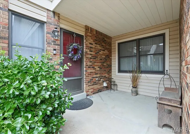 Photo 3 of Condominium at 13709 La Conte Ct, Saint Louis, MO 63128 | MLS# MIS25029040 |  | Sold on 2025-10-21