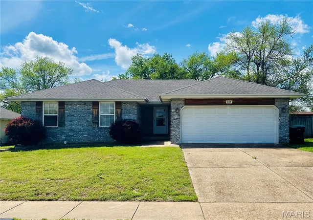 Photo 1 of Single Family Residence at 835 S Suburban Ave, Springfield, MO 65802 | MLS# MIS25029066 | | Sold on 2025-06-25