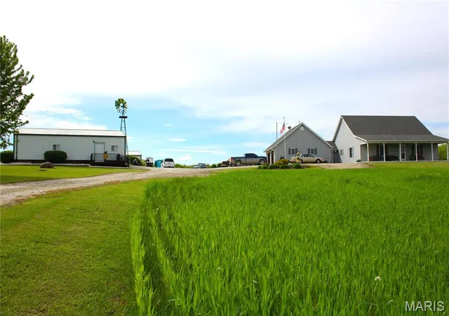 Photo 4 of Single Family Residence at 16255 Monroe Road 875, Paris, MO 65275 | MLS# MIS25029166 | | Sold on 2025-08-20