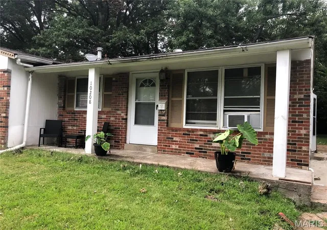 Photo 2 of Single Family Residence at 10208 Royal Dr, Saint Louis, MO 63136 | MLS# MIS25029280 | | Sold on 2025-08-29