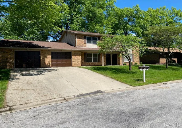 Multi Family at 107 Northland Dr, Belleville, IL 62221 | MLS# MIS25029319 | | Sold on 2025-06-02