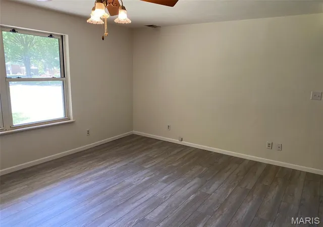 Photo 3 of Multi Family at 107 Northland Dr, Belleville, IL 62221 | MLS# MIS25029319 | | Sold on 2025-06-02