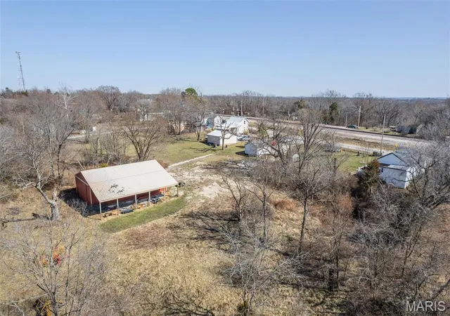 Photo 2 of Single Family Residence at 1921 W Springfield Rd, Saint Clair, MO 63077 | MLS# MIS25029371 | | Sold on 2025-12-15