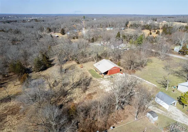Photo 3 of Single Family Residence at 1921 W Springfield Rd, Saint Clair, MO 63077 | MLS# MIS25029371 | | Sold on 2025-12-15