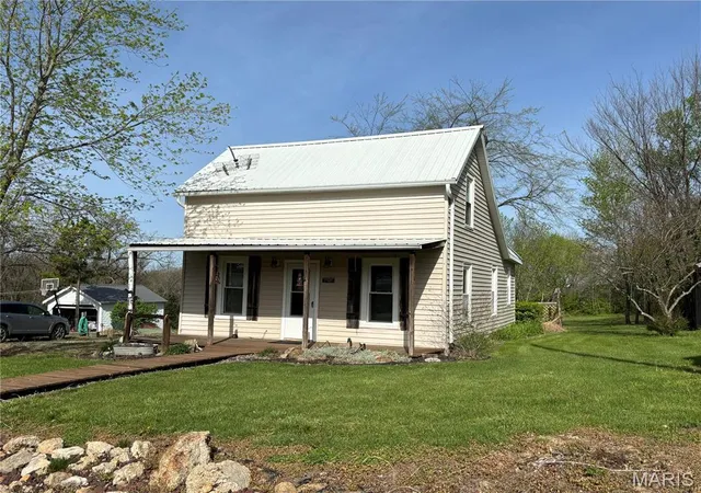 Photo 1 of Single Family Residence at 1909 W Springfield Rd, Saint Clair, MO 63077 | MLS# MIS25029405 | | Sold on 2025-08-14