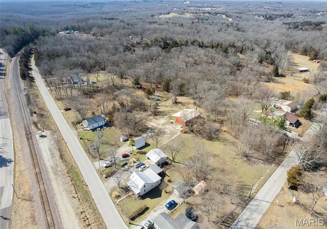 Photo 3 of Single Family Residence at 1909 W Springfield Rd, Saint Clair, MO 63077 | MLS# MIS25029405 | | Sold on 2025-08-14