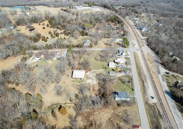 Photo 4 of Single Family Residence at 1909 W Springfield Rd, Saint Clair, MO 63077 | MLS# MIS25029405 | | Sold on 2025-08-14