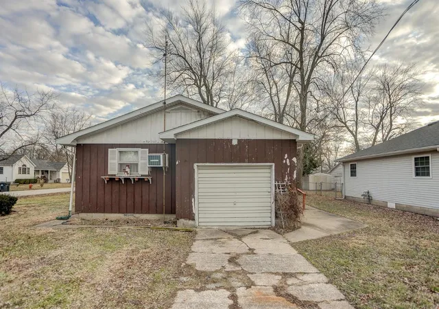 Photo 4 of Single Family Residence at 3329 Dix Ave, Saint Louis, MO 63114 | MLS# MIS25029408 | | Sold on 2025-05-23